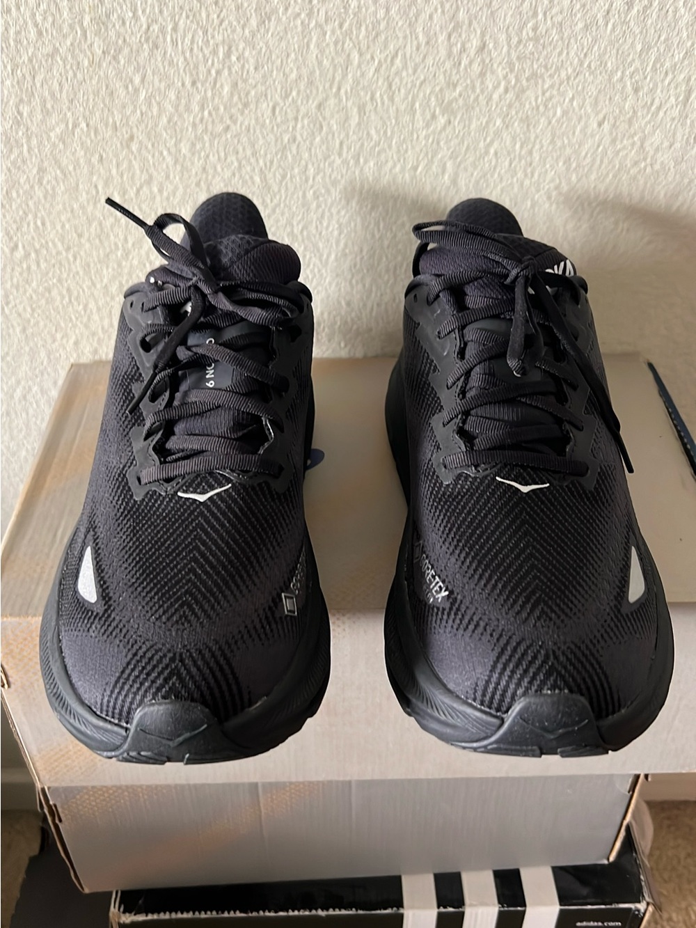 Men's Black Running Shoes - Lightweight Performance